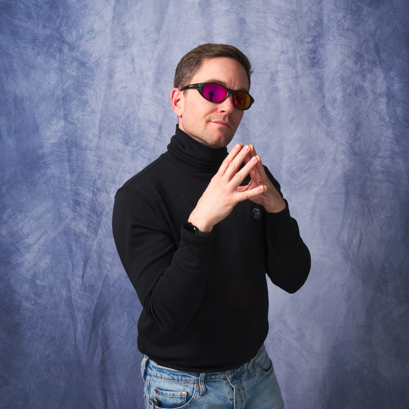 / HDPV Polarized Red | photo_of_person_2.JPG | The Exec Altimeter, polarized sunglasses from Pit Viper