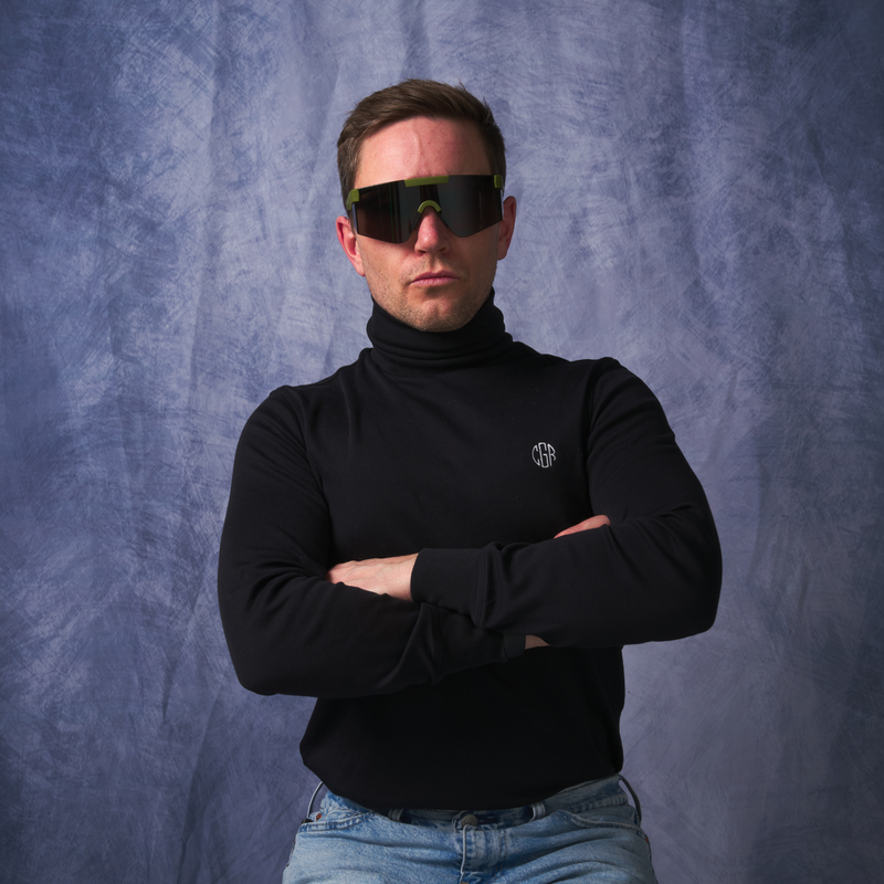 BALL-ISTIC™ Smoke / Regular | photo_of_person.JPG | The NJP Original 2.0, military grade sunglasses from Pit Viper